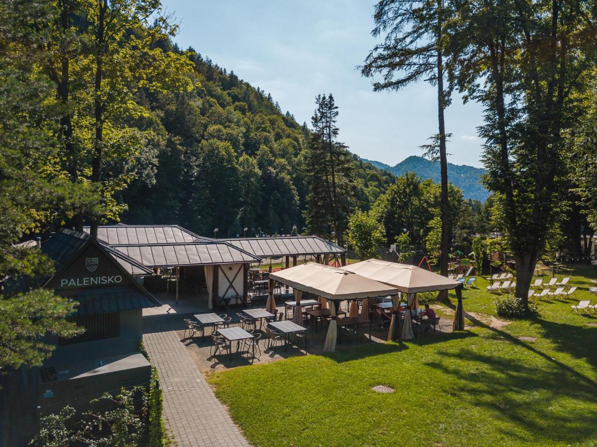 Szczawnica Park Resort & Spa Exterior foto The restaurant in the park